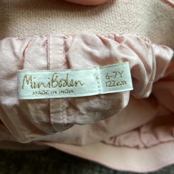 Mini Boden skirt with sequin embellishments. - Picture 6 of 6